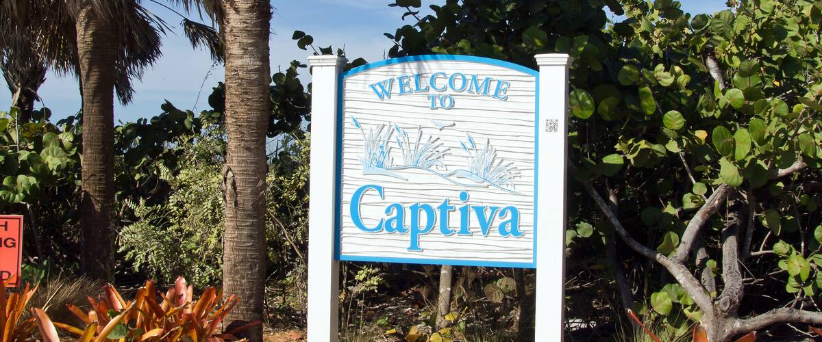 A welcome sign to Captiva surrounded by tropical vegetation.