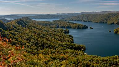 Lake Jocassee from Jumpoff Rock