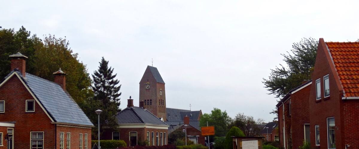 Stedum, Bedumerweg.
Op de achtergrond de Hervormde Bartholomeuskerk.
http://www.historiestedum.nl
#architecture