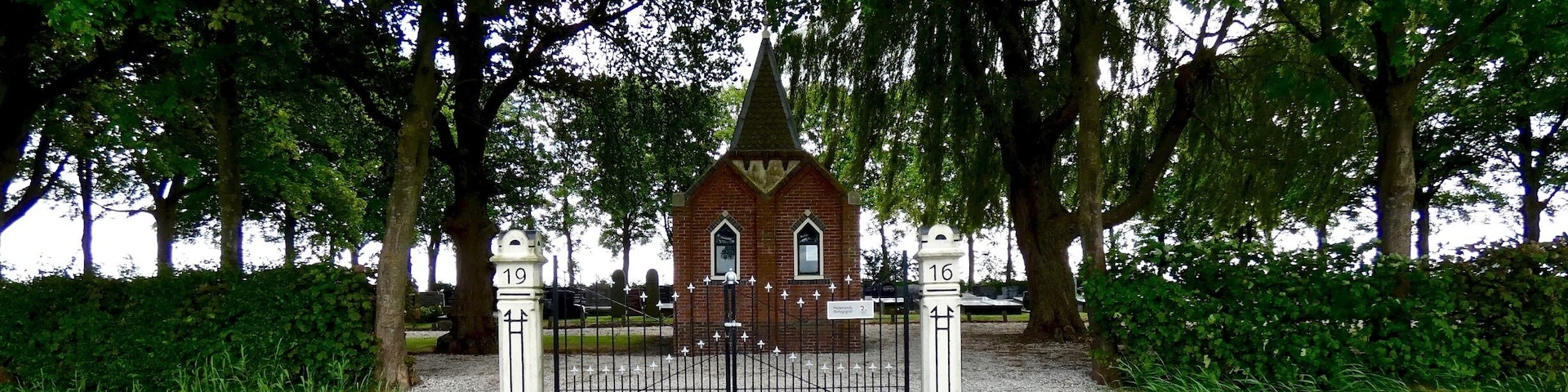 Huizinge. Begraafplaats met Baarhuisje.
#architecture