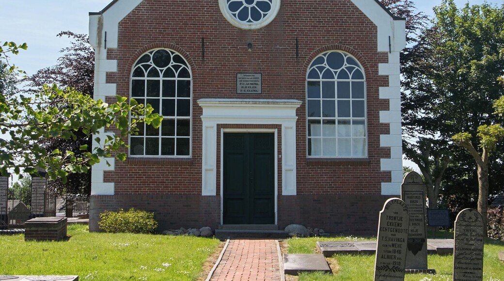 Eppenhuizen.
Maria Kerk met rondom een begraafplaats.
#architecture.