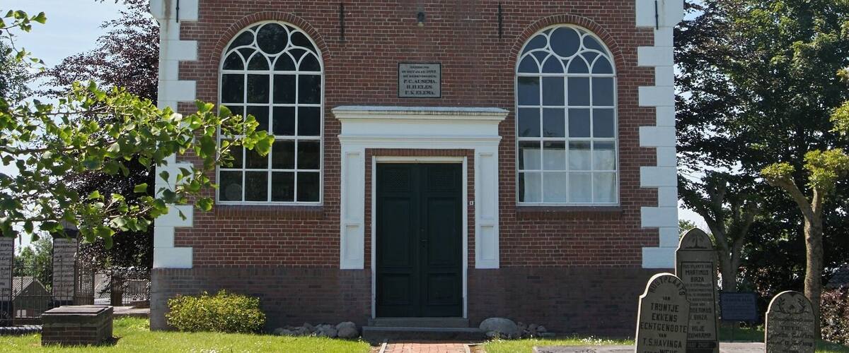 Eppenhuizen.
Maria Kerk met rondom een begraafplaats.
#architecture.