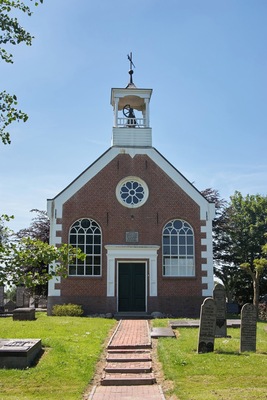 Eppenhuizen.
Maria Kerk met rondom een begraafplaats.
#architecture.