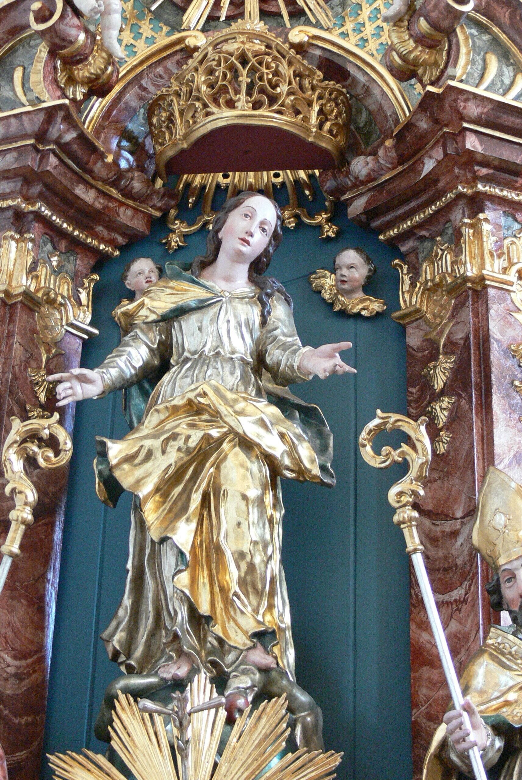 Putzleinsdorf ( Upper Austria ). Saint Vitus parish church: Altar ( 18th century ) of Virgin Mary - Statue of Virgin Mary.