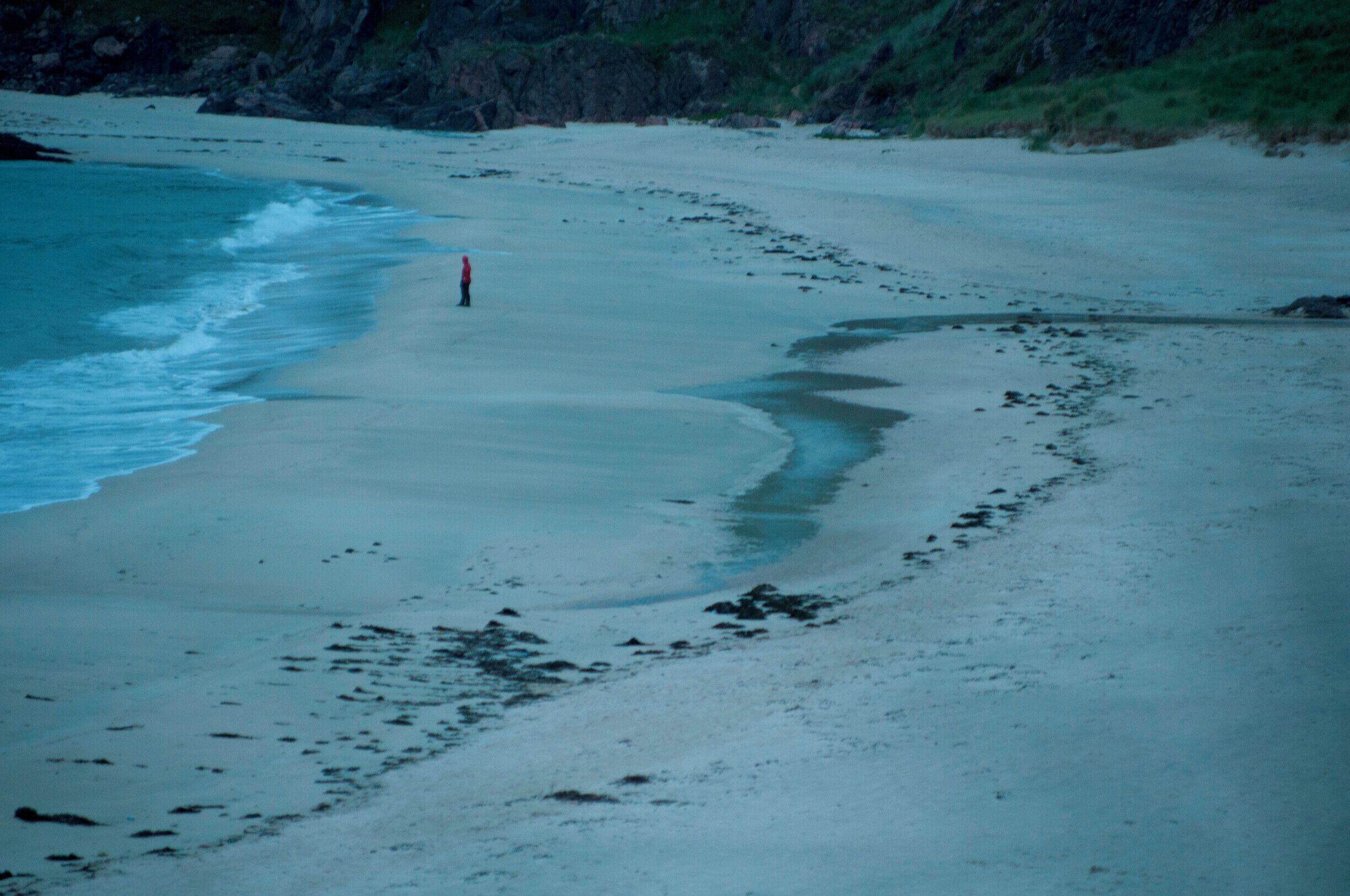 "Petra: ‘Hello. Are we anywhere near Sandwood Bay?’
Very nice man working on a boat in the harbour: ‘Well… I will tell you, but first, I will have to ask you—what are you planning to do there?’
Petra (surprised): ‘Well, just walk along the beach and watch the sunset.’
Very nice man working on a boat in the harbour: ‘You’re not far, but there’s a 2-hour walk to Sandwood Bay.’
Petra (very surprised): ‘Ah…’
Very nice man working on a boat in the harbour: ‘You could go to Oldshoremore instead. It’s close and it’s one of the prettiest beaches in Scotland, in my opinion.’
Petra (looking happy)
Very nice man working on a boat in the harbour: ‘You don’t happen to have a washer, do you?... We’ve lost it…’ J
[Oldshoremore: it didn't just live up to the expectations, it exceeded them. Talk about fate.]"
#waterlust #BestOf5