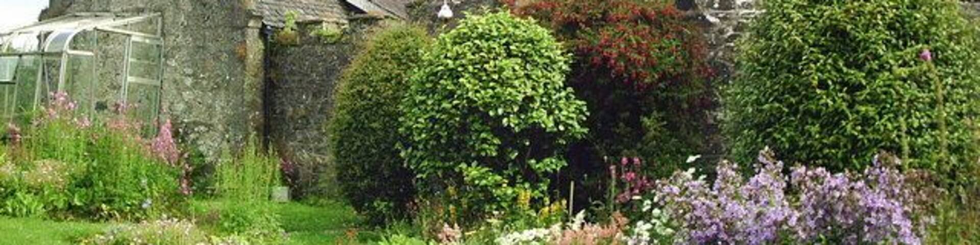 Cottage and gardens at Lunga House