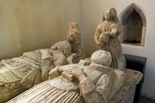 St Peter's church, Thornbury - monument to Humphrey Speccot & wife (detail 1)