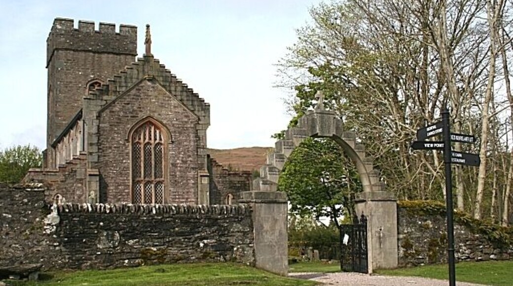 Kilmartin Parish Kirk The kirk stands on the summit of a knoll in Kilmartin Glen. The gateway arch is the local war memorial, each stone bearing the name of one of those who died in action. The kirk dates from 1834-1835, replacing an eighteenth century building.