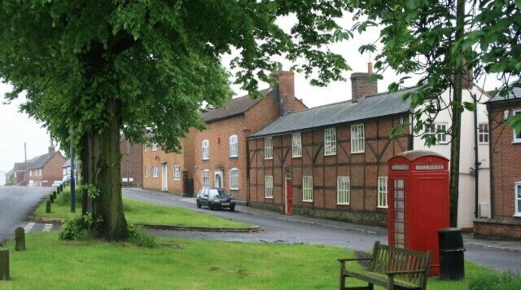 The Crescent, Brinklow These cottages face onto Brinklow Green.