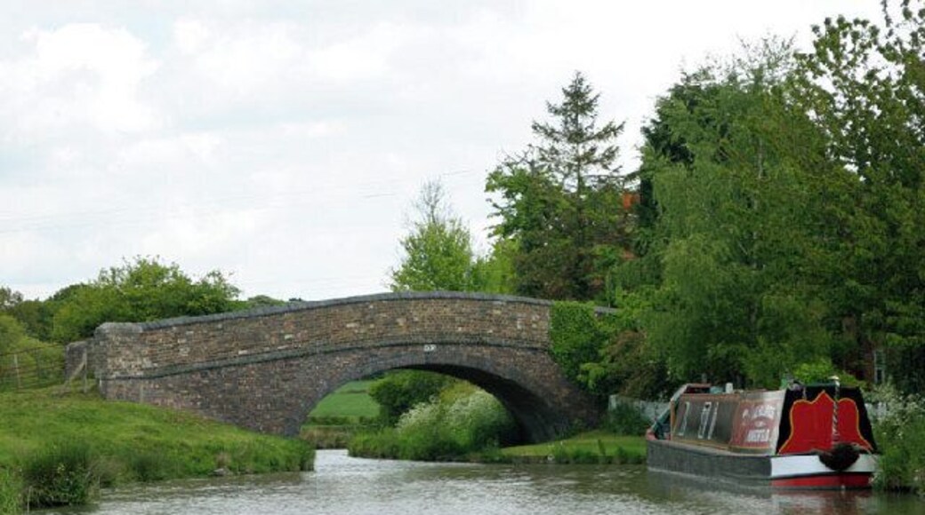 Hungerfield Bridge, Bridge No 35 over Oxford Canal southwest of Easenhall, Warwickshire. It carries a farm track and a public footpath.