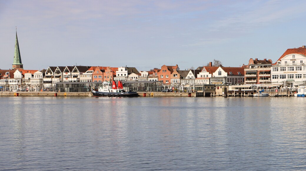 Ostseebad Travemünde; Altstadtpanorama von der Priwallpromenade
