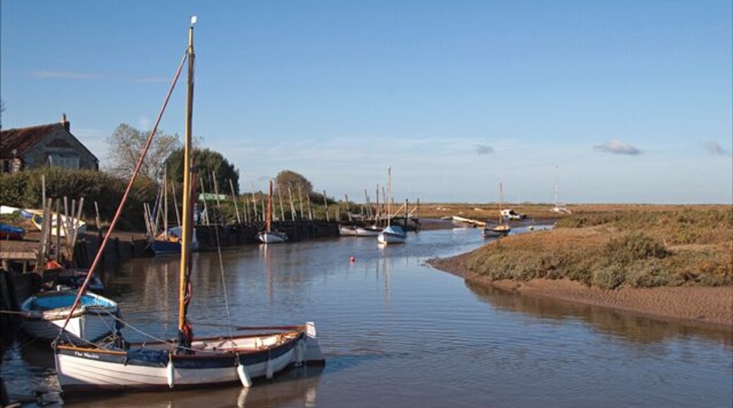 Agar Creek A view looking up Agar Creek from the Quay at Blakeney