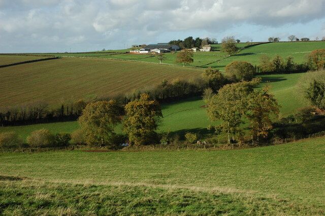 Serstone Farm, Bow View across farmland to Serstone Farm from the A3072.