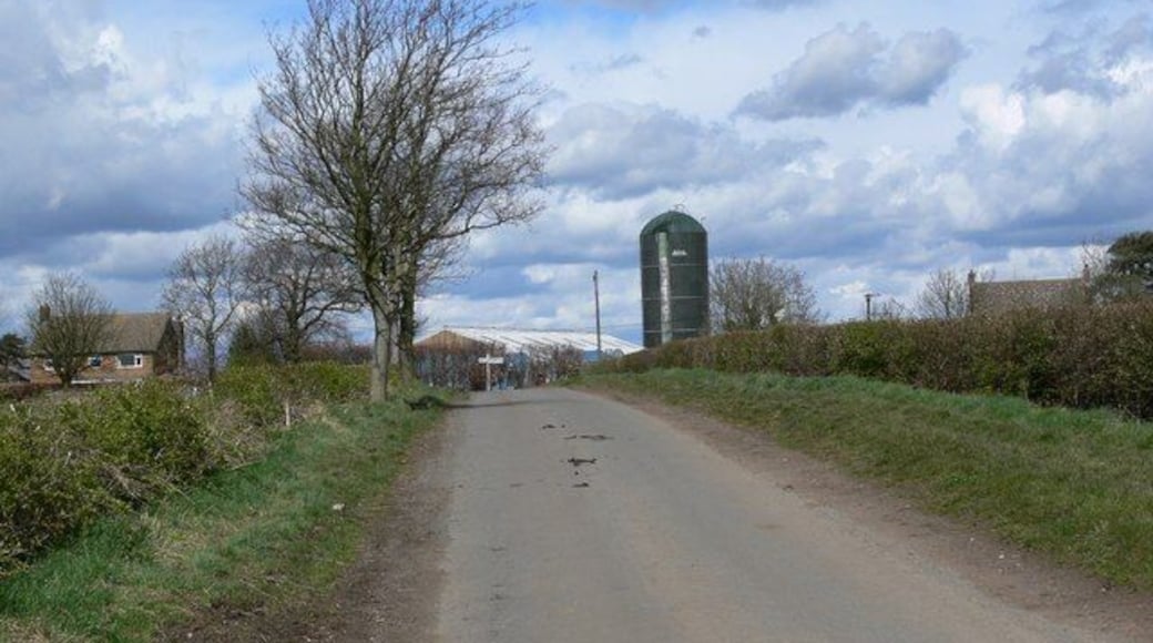 Colbaulk Road towards Village Farm
