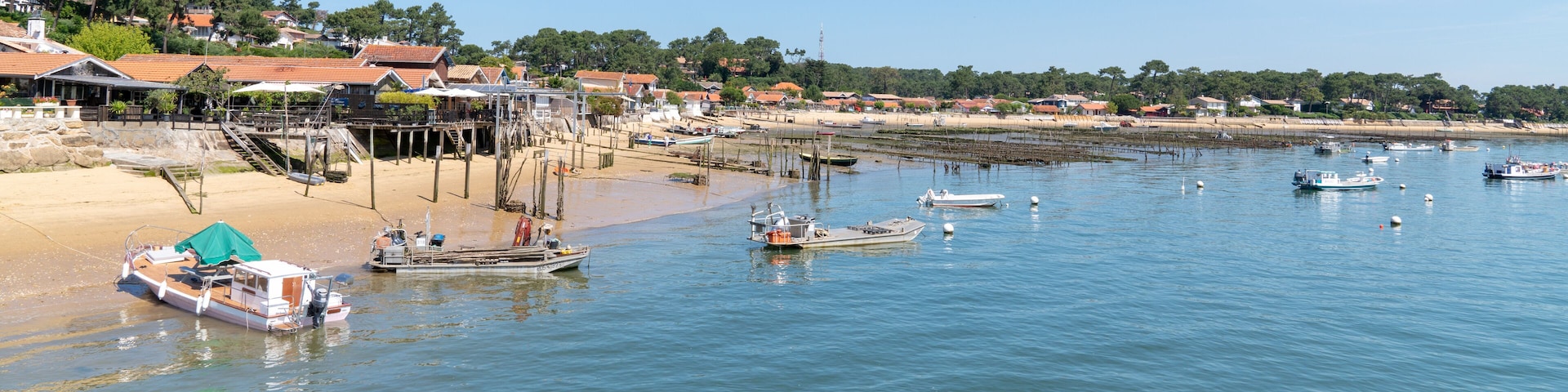 Coastline of Arcachon bay in Le Canon village in Cap-Ferret France in web banner template