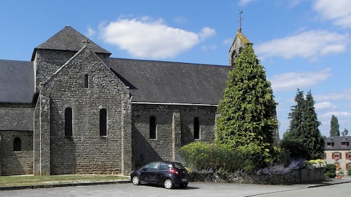 Ăglise Saint-Aubin de Melleray-la-VallĂ©e, commune de Lassay-les-ChĂąteaux (53).