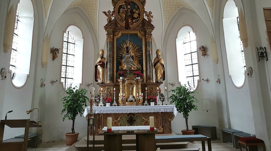 Linden (Dietramszell), Filialkirche zur Schmerzhaften Muttergottes, Frühbarocker Hochaltar von 1630.