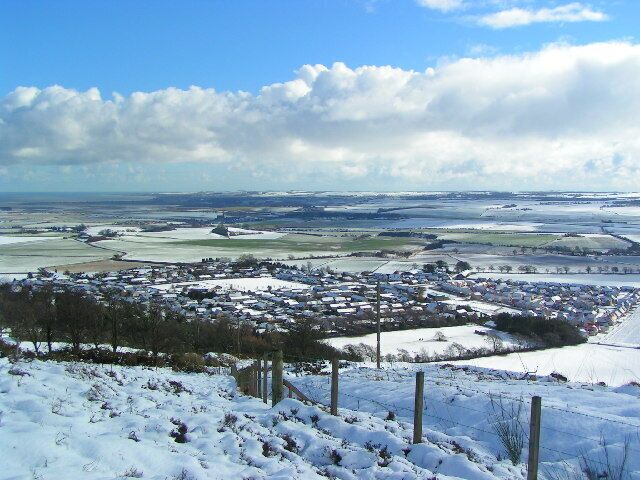 Balmullo from Lucklawhill. Looking east from above the quarry at Balmullo, with Balmullo below and Guardbridge beyond and St Andrews just below the horizon.