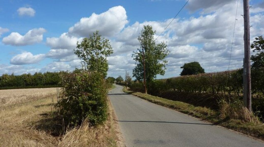 Lane towards Kersey Viewpoint close to Sampson's Hall.