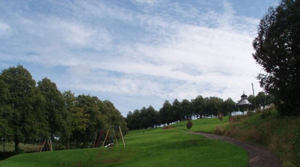 Alexander Hamilton Memorial Park Presented to the village in May 2005 by Alexander Hamilton. Once home to Scotlands longest chute (for over three decades), this has been removed for "safety" reasons.