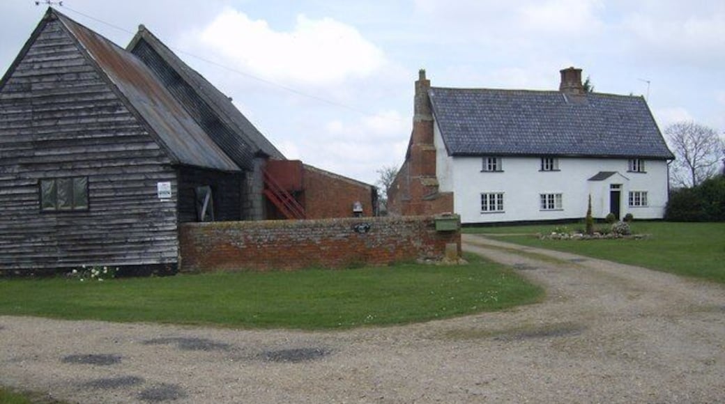 Bull's Green farm The farmhouse and some of the barns (and a drunken photographer - sorry!)