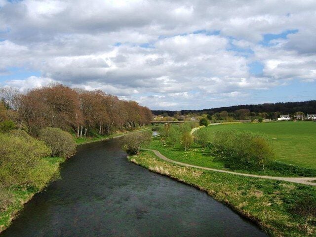 River Don, Inverurie Looking towards the bridge crossing the Don at Port Elphinstone.