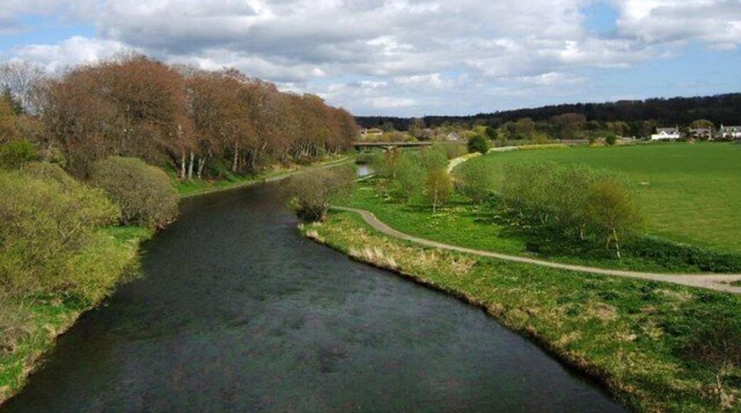River Don, Inverurie Looking towards the bridge crossing the Don at Port Elphinstone.