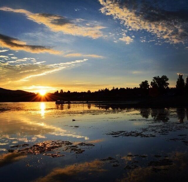 #WeekendGetaway this weekend at Big Bear California. So many things to do, while over here for the summer. Water tubing and water skiing are a must. Other things to do include, a short hike to Castle Rock, which gives you an awesome view of the Lake and City. Also, visit the summit and enjoy some Mountain biking from easy route to difficult. Want other adventurous things to do? Well, they also have zip lining here and a ride on a helicopter to view the city. Enjoy, when you visit here. 
#Colorful