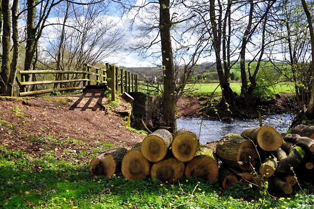 River Monnow The footbridge carries the Offas Dyke path over the river.
