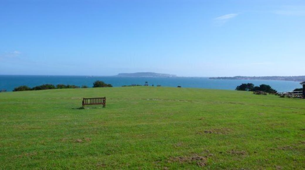 Furzy Cliff Furzy cliff is a favourite view point for looking out over Weymouth Bay. In the background is the Isle of Portland