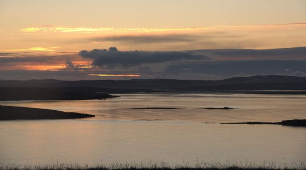 Sligga Skerry, Yell Sound at dusk An uncharacteristically calm winter's day. Bigga is the island to the left and Uynarey is to the right.