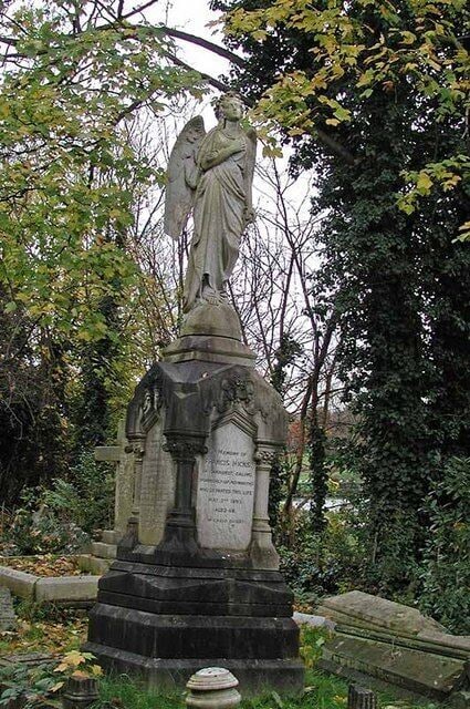 St Mary, Perivale Lane, Greenford - Churchyard
