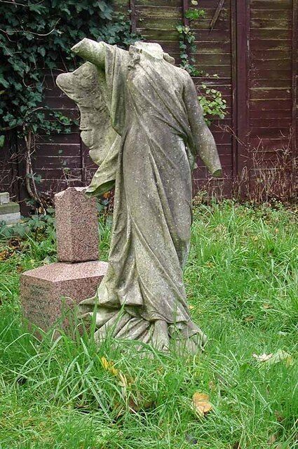 St Mary, Perivale Lane, Greenford - Churchyard