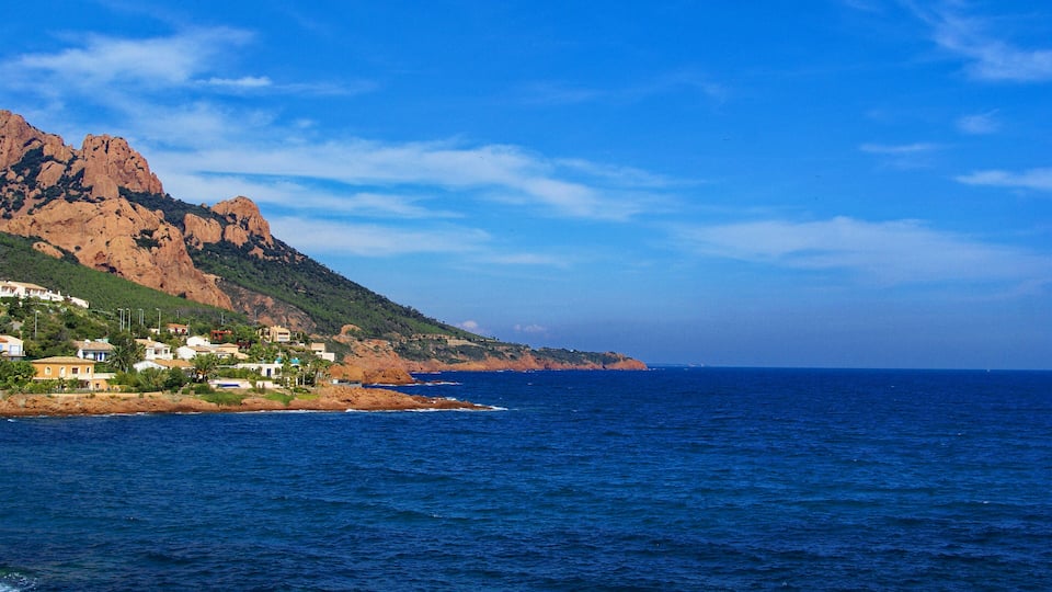 Calanque d'Anthéor - Boulevard Eugène Brieux - View ENE on Pointe d'Anthéor