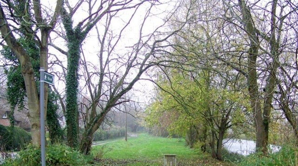 Footpath to Elcot The footpath takes walkers along side the River Kennet to Elcot and Marlborough.