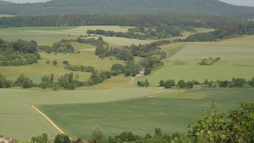 Südostansicht des Dünsberg vom Bergfried der Burg Gleiberg, etwa 8,5 km entfernt; Mai 2018
