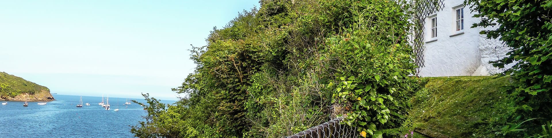 Halamana Cottage, scenic view, 2012 Wikidata has entry Q26597500 with data related to this item.