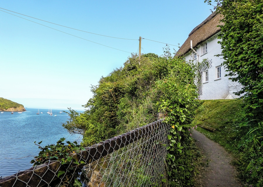 Halamana Cottage, scenic view, 2012 Wikidata has entry Q26597500 with data related to this item.