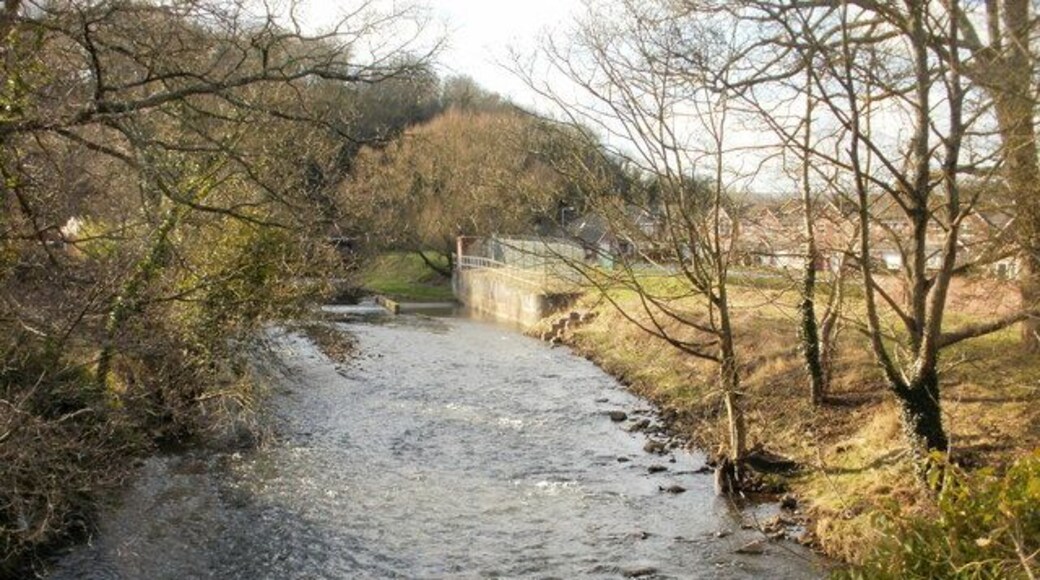 Afon Lwyd upstream from Caerleon Road, Ponthir Looking west along the Afon Lwyd. On the right are houses in Barnfield.