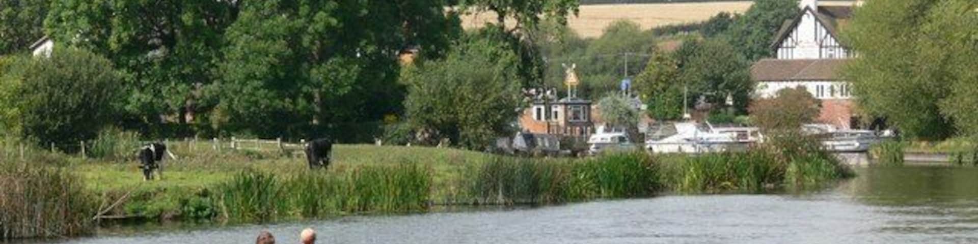Rowers on the River Soar Looking northwest towards The Otter river side pub, south of Kegworth on the border of Leicestershire and Nottinghamshire.