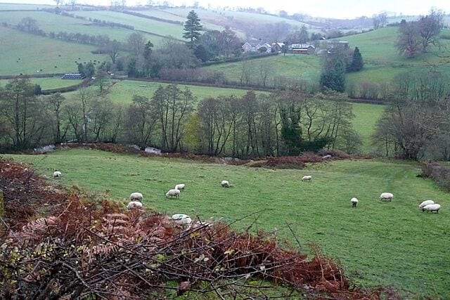 Towards Reilth Farm Looking down into the River Unk valley and to Reilth Farm, a valley sheep farm. The rain was starting again in earnest.