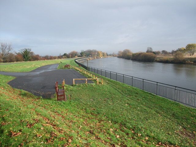 Picnic area parking on the Trent near Fiskerton Empty on a Sunday. Only fisherman would be mad enough to venture out on a morning this cold - but perhaps little fishing opportunity here?