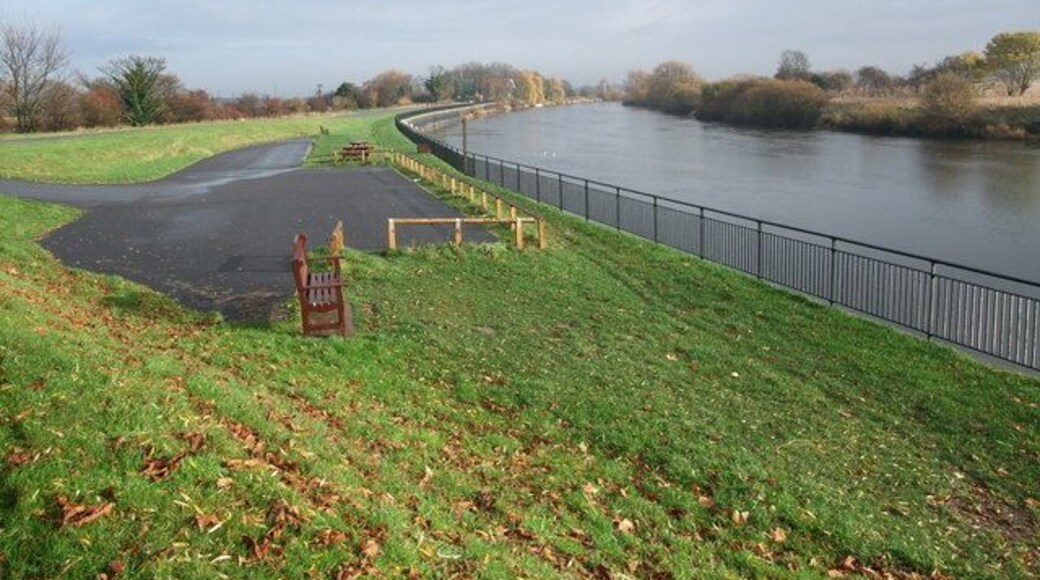 Picnic area parking on the Trent near Fiskerton Empty on a Sunday. Only fisherman would be mad enough to venture out on a morning this cold - but perhaps little fishing opportunity here?