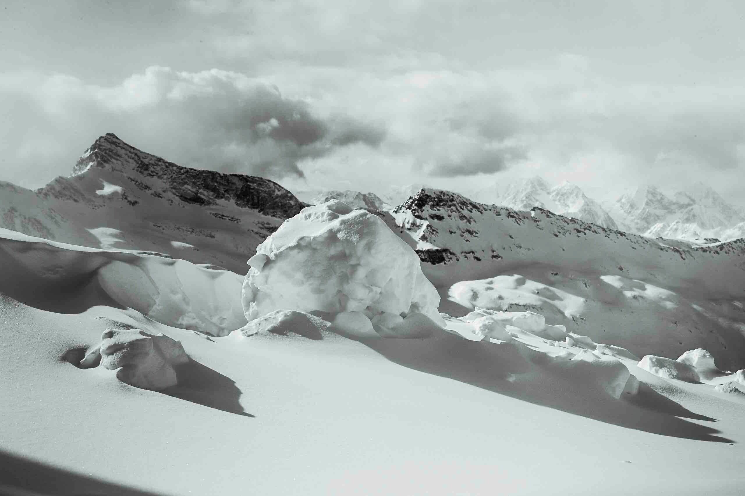 ‘Balance’
As the sun sets the shadows emerge, casting shades on all.

#BvS100k