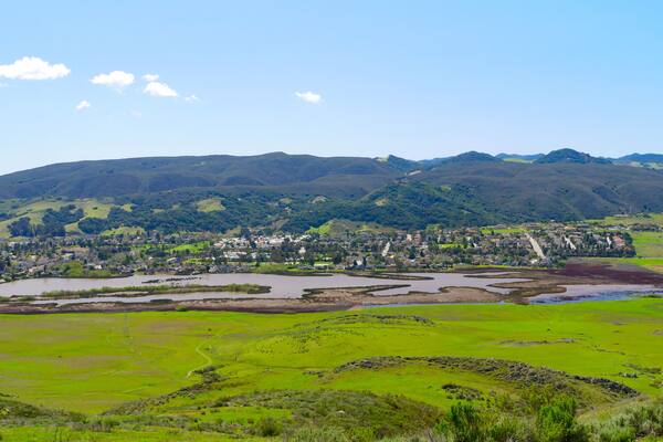 Top view of Laguna Lake Park from Madonna Mount, San Luis Obispo, CA, Shutterstock ID 1061772182, Purchase Order: SP-1891 Wave 0, Client/Licensee: Hotels.com