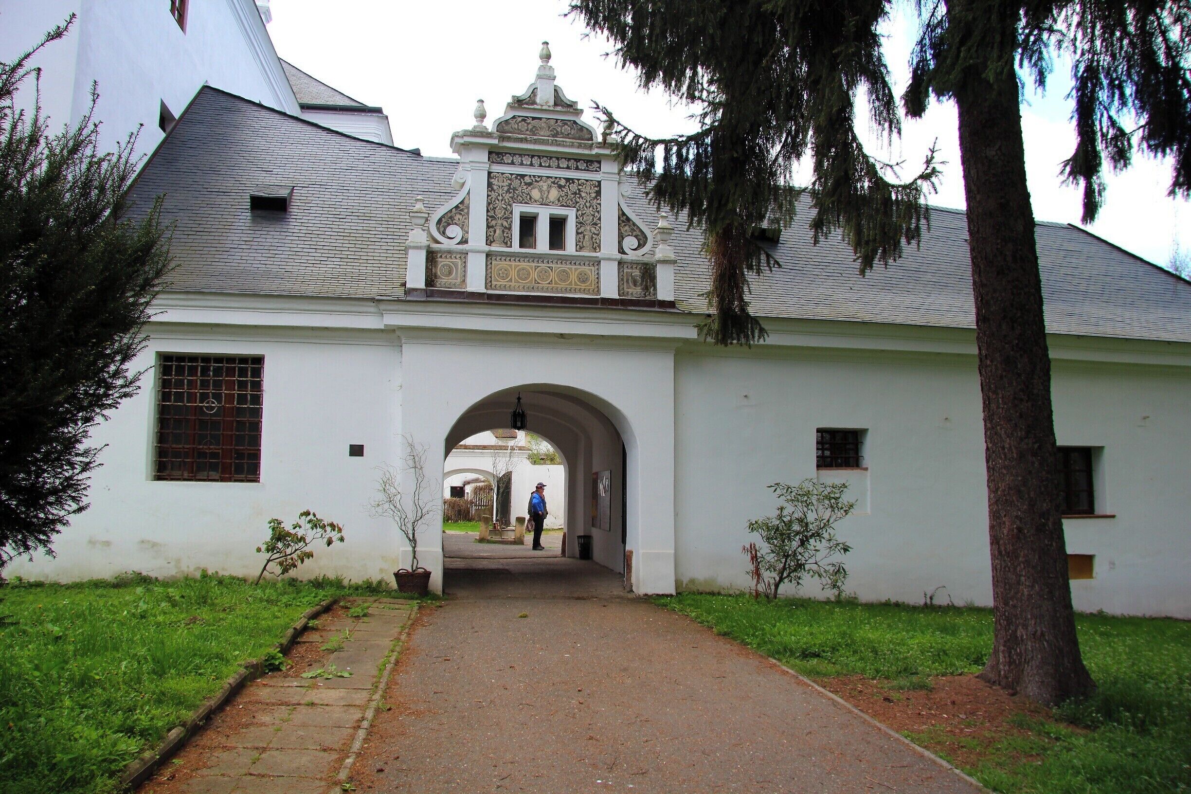Front view.
Radim chateau built in 1610 in its preserved form one of the most striking examples of Renaissance outside place middle nobility. Build he left Charles Za Hustířany's.
In recent years, the Castle has undergone a total renovation. The interior features Renaissance furniture.
Original website : http://zamek-radim.cz/index.php
Tourist info :
http://www.czecot.com/tourist-attraction/10782_radim-chateau

The Castle has a nice Cafe :
http://zamek-radim.cz/index.php?id=8