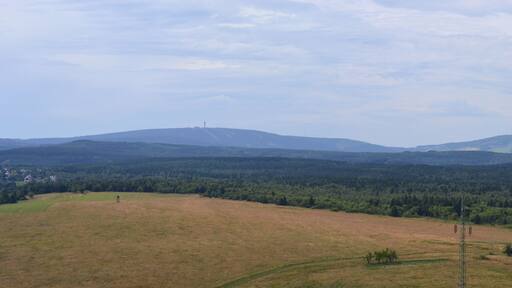 Blick vom Gipfel des Mědník nach Westen auf das Fichtelberg-Keilberg-Massiv.