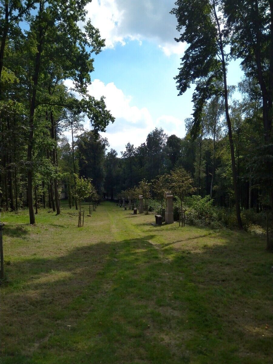 Křížová cesta na Anenském vrchu u Lobendavy