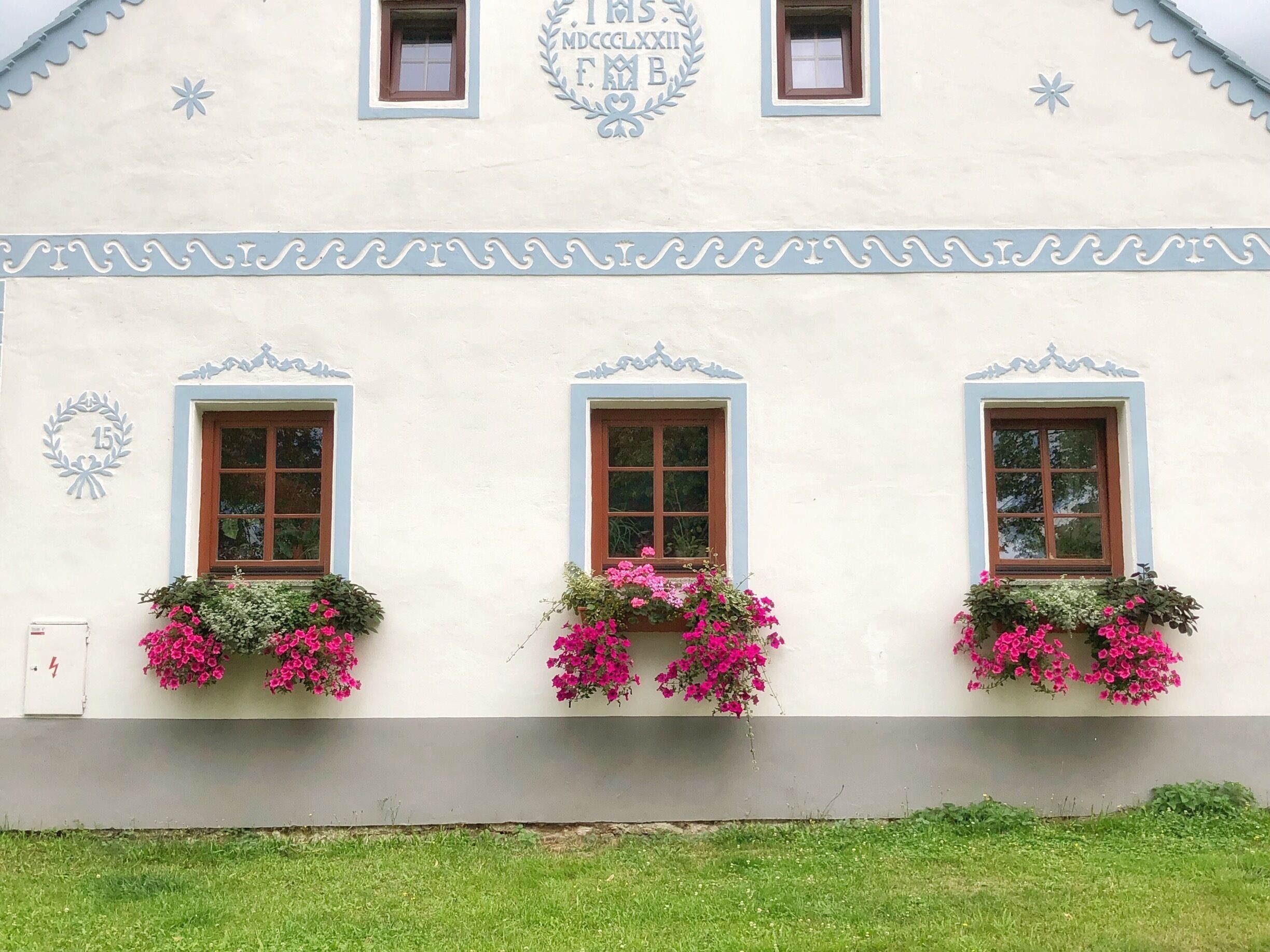 An interesting place for a quick visit- not ancient houses -built late 19th/ early 20th Century but an interesting style of local architecture and worth a detour