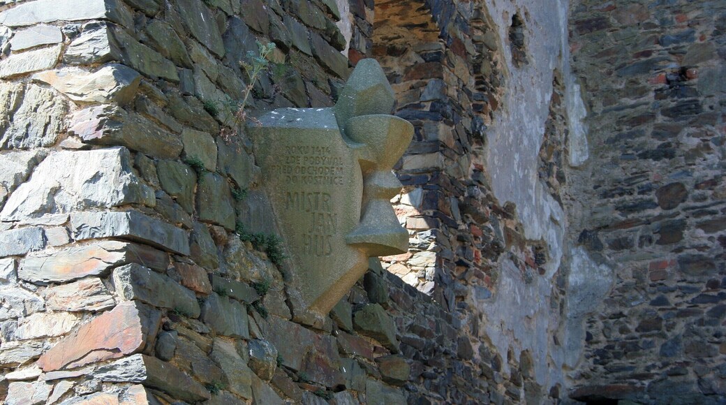 Krakovec also called the Red Castle. Krakovec Castle was probably founded in 1381 , the year of its completion is typically described as the year 1383 , when it was consecrated chapel . JĂra solution KĆivoklĂĄtskĂœ burgraves and favorite of King Wenceslas IV. , Head of the royal workshop on a low rocky promontory built headquarters destitute until then unprecedented and which also, in many ways ahead of its time. Krakovec was dubbed himself JĂra Chalupka. In 1410 it bought Henry Lefly of LaĆŸany, in 1414 stayed here and there and preached John Huss before his departure to Constance . LeflovĂ© held Krakovec until 1437 , when it was owned by Hussite marshal Jan Bleh of sealing since 1447 Kolovrat last 100 years, the year 1548 include Lobkovics .Today the castle's own Czech Republic , is open to the public and administered by the National Heritage Institute . https://cs.wikipedia.org/wiki/Krakovec_(hrad)
To honor the memory of Jan Hus are regularly held annually Husovy pilgrimages. https://en.wikipedia.org/wiki/Jan_Hus